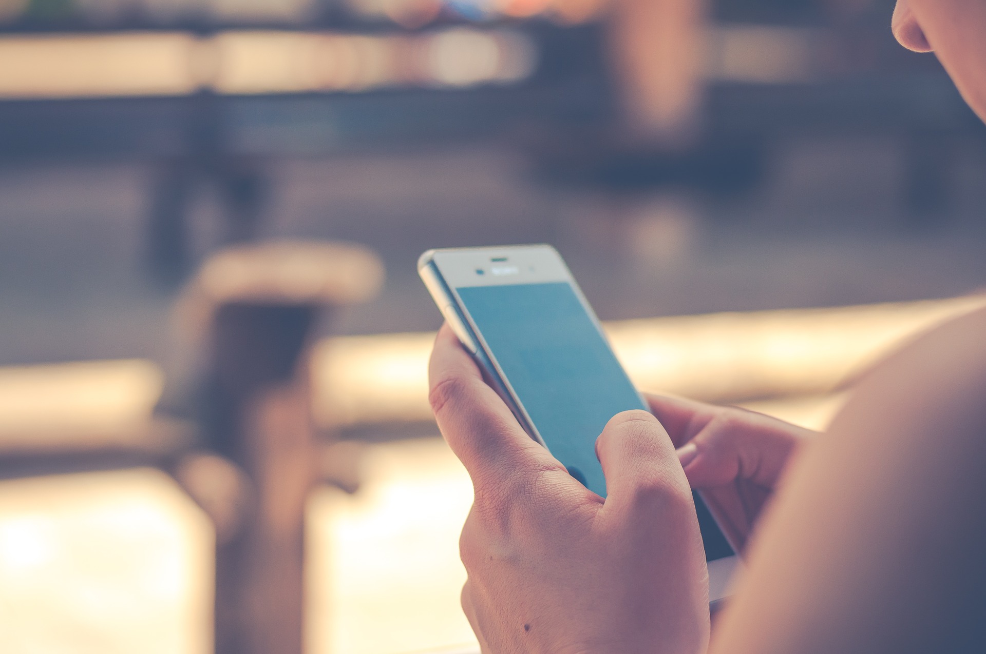 Smartphone e lavoro in solitudine: affideresti la tua vita a una app? Smartphone e lavoro in solitudine: affideresti la tua vita a una app?