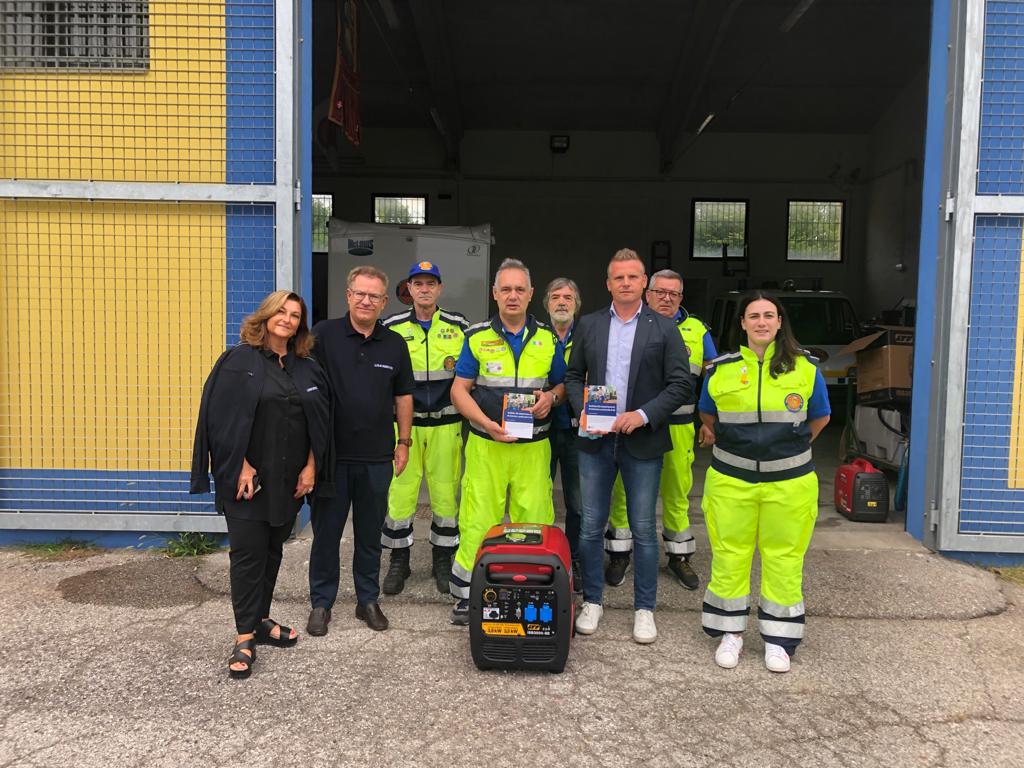 lisa-servizi-dona-un-gruppo-elettrogeno-alla-protezione-civile-di-martellago