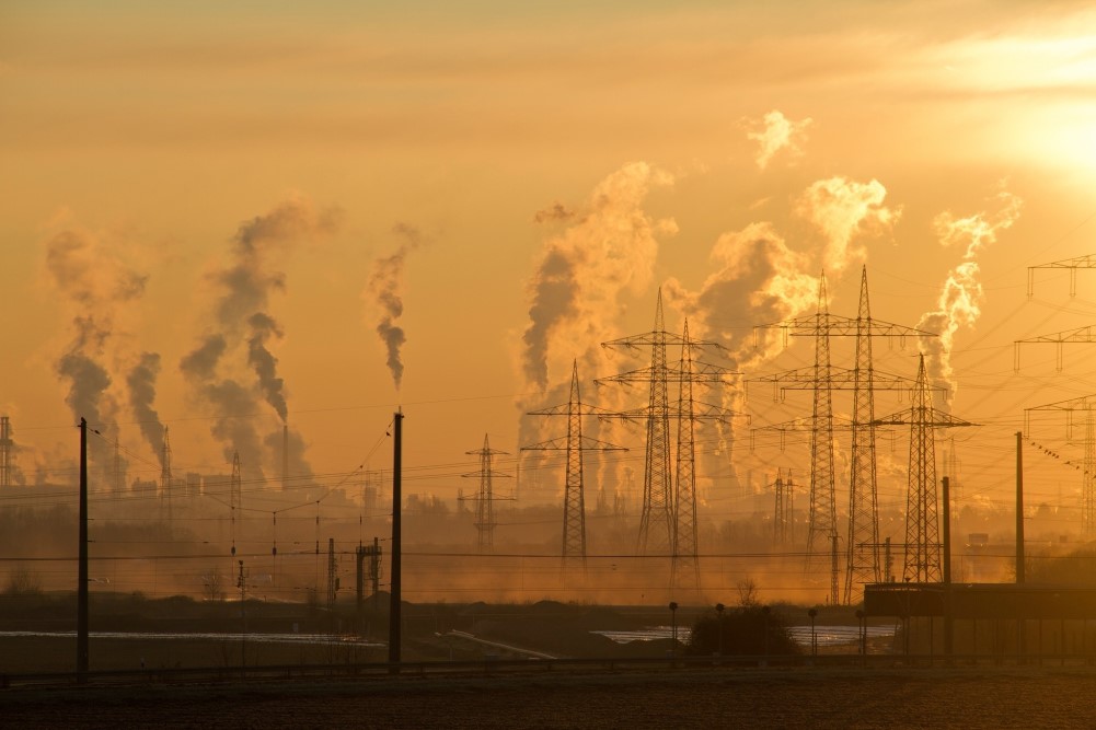 1-Azzerare globalmente le “emissioni nette” entro il 2050 limitando l’incremento della temperatura mondiale ad un massimo di 1,5°C.